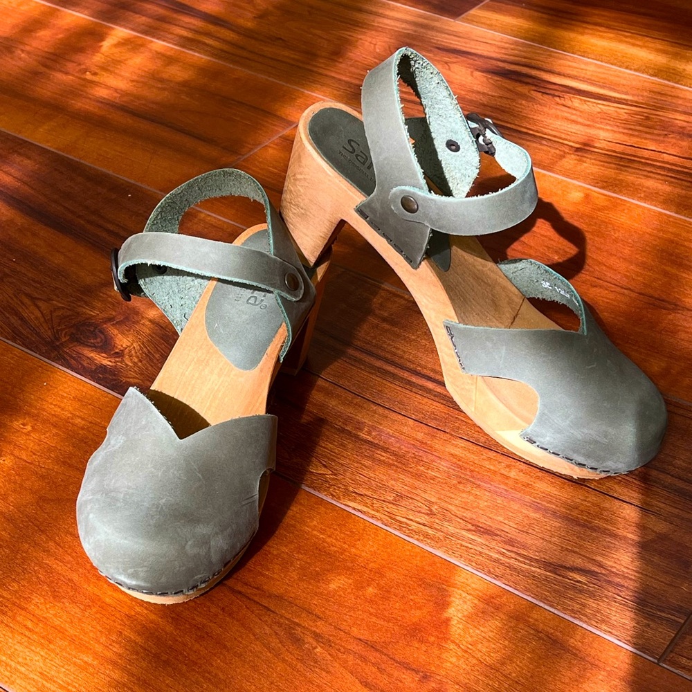 NWOT Sanita Original Danish clog size 35